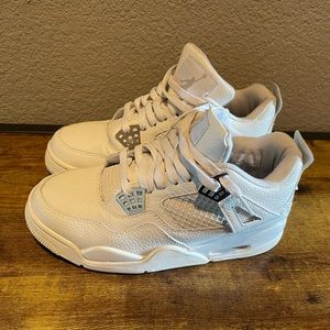 White Jordan’s, Women’s 7